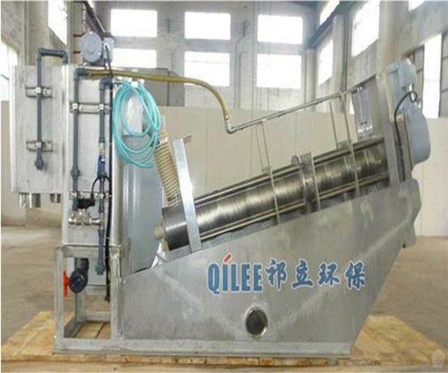 Multi-disc screw press for beverage plant wastewater