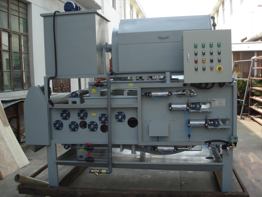 Dehydrating Machinery for Sludge Treatment